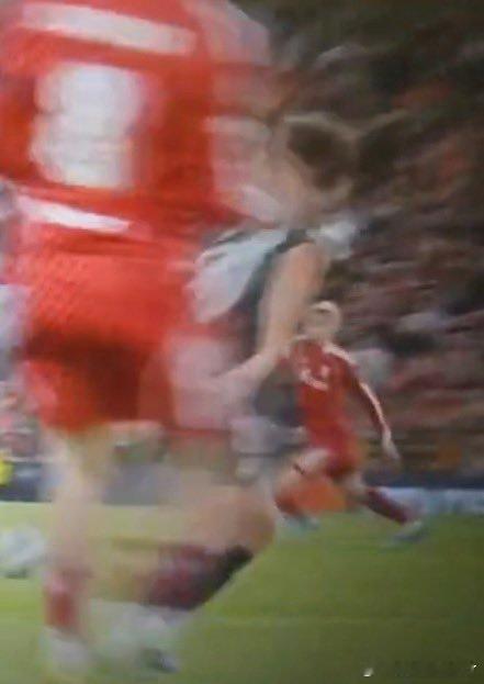 一些伤病推分析：埃基蒂克已被担架抬下场，伤势疑似为跟腱断裂。就在他倒地前的一瞬间