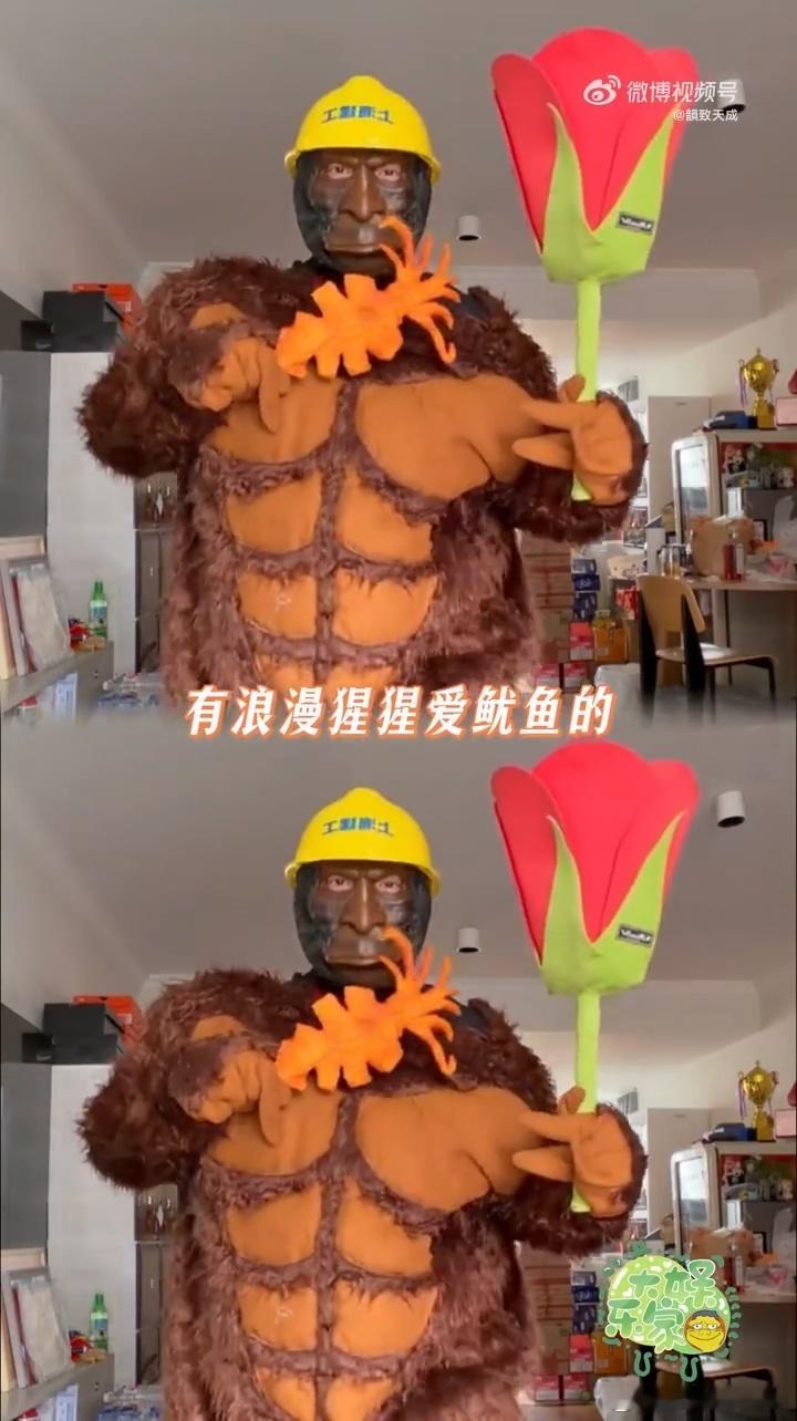 桃黑黑进军的是猎奇穿搭界 时尚圈没留住，猎奇穿搭界封神！桃黑黑穿搭脑洞大开，奇葩