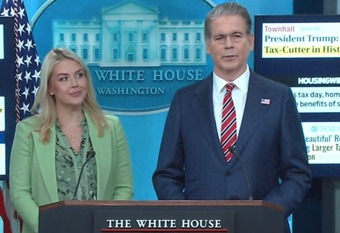 特朗普这回翻脸比翻书还快，前脚派大批舰机把霍尔木兹海峡堵得严严实实，转眼就高调宣