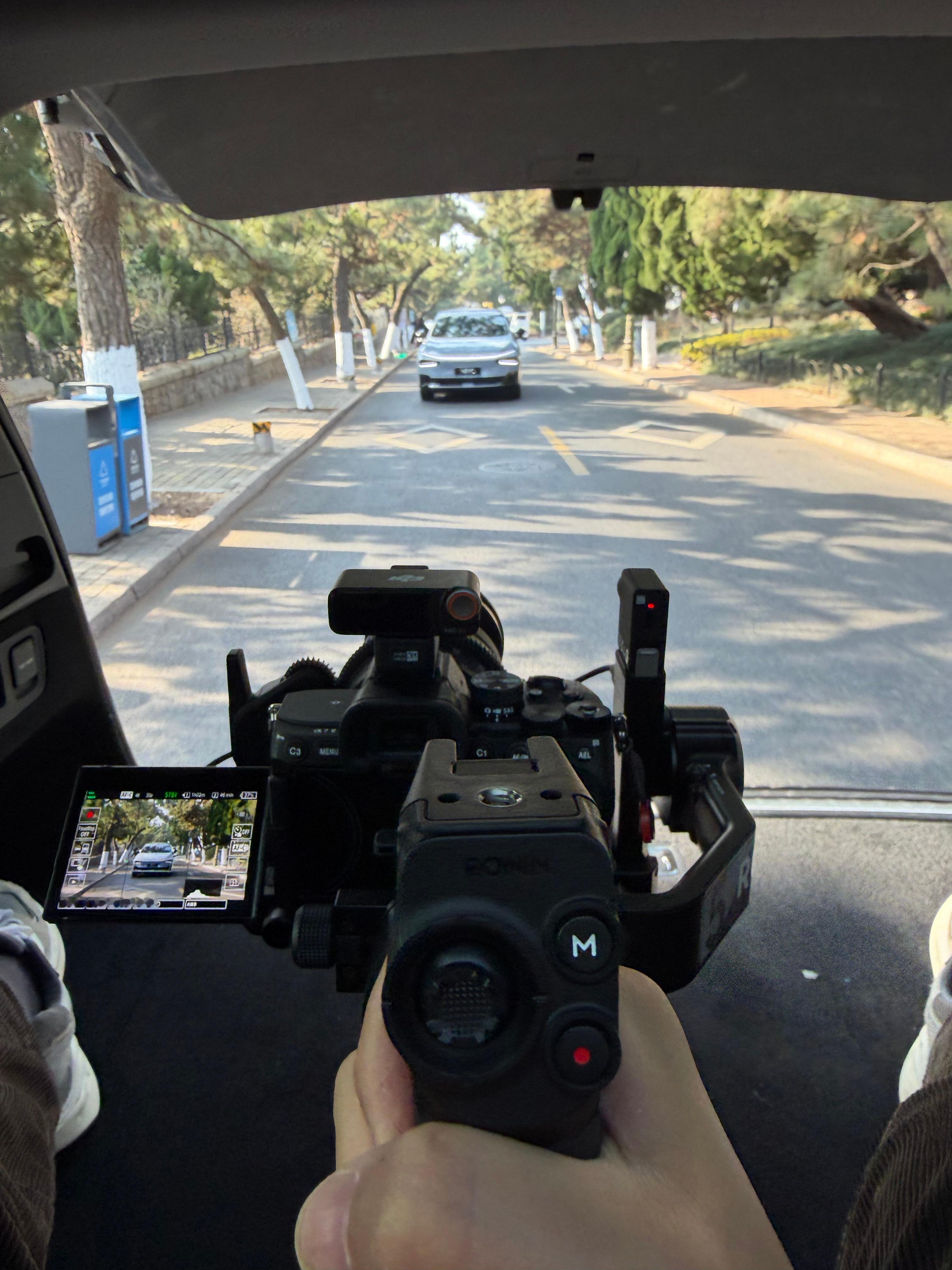 最近是真的忙到有点发懵，年底项目一个接一个的这两天拍的是小鹏G7超级增程版，这车