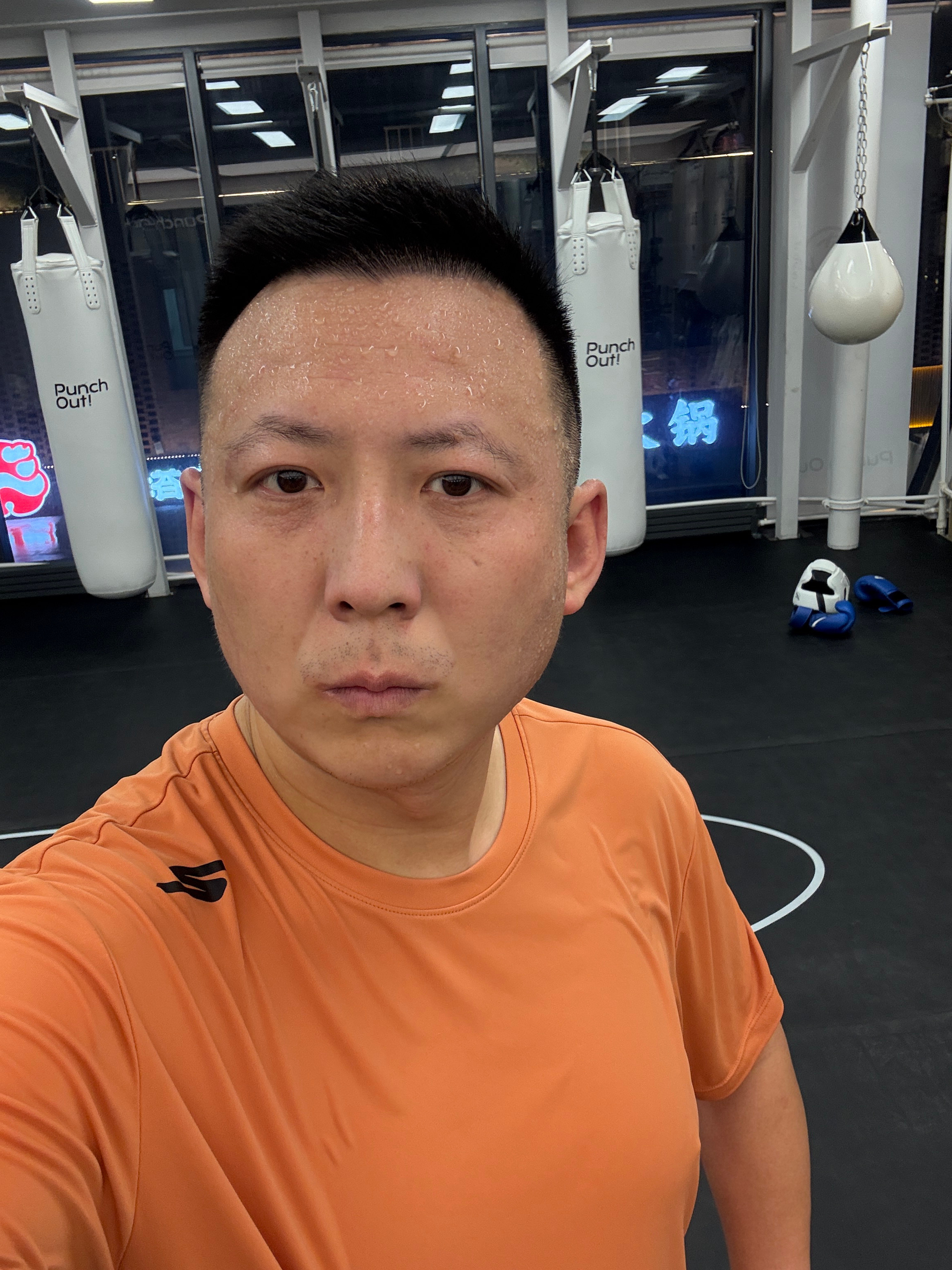 再忙也得动一动出出汗 
