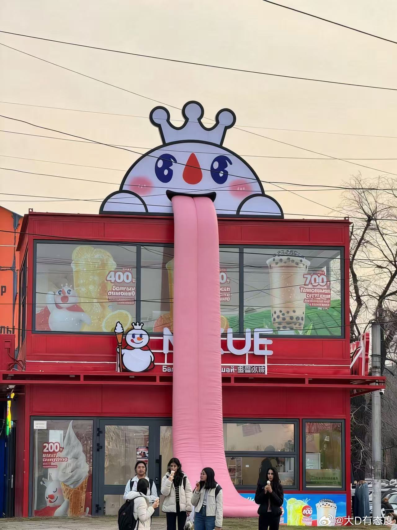车友在阿拉木图看到的蜜雪冰城，现在连锁出海最好的企业都是新消费品牌：蜜雪冰城、泡