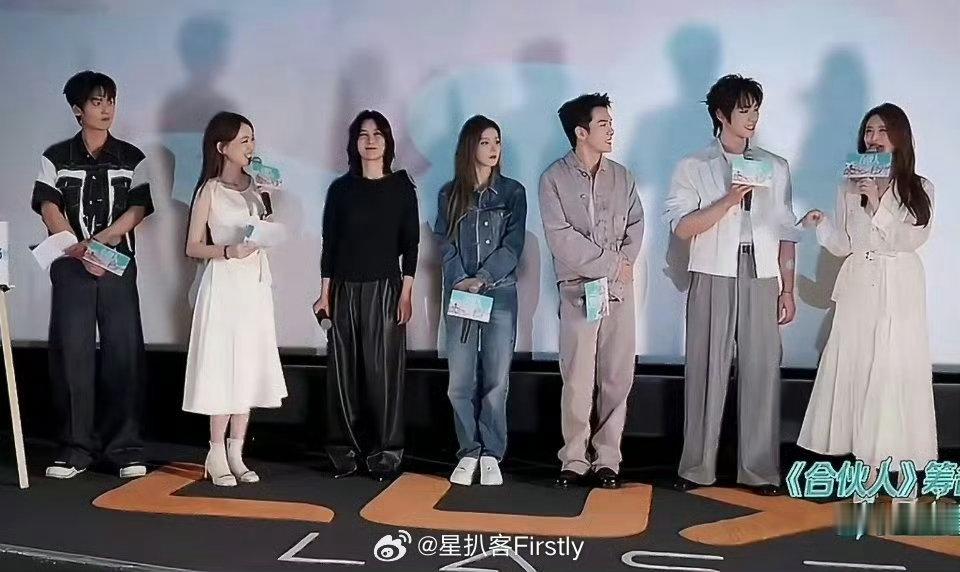 王濛说伦敦回来给李小冉带礼物伦敦合伙人两位姐姐当初一同录制综艺相识，相处下来慢慢