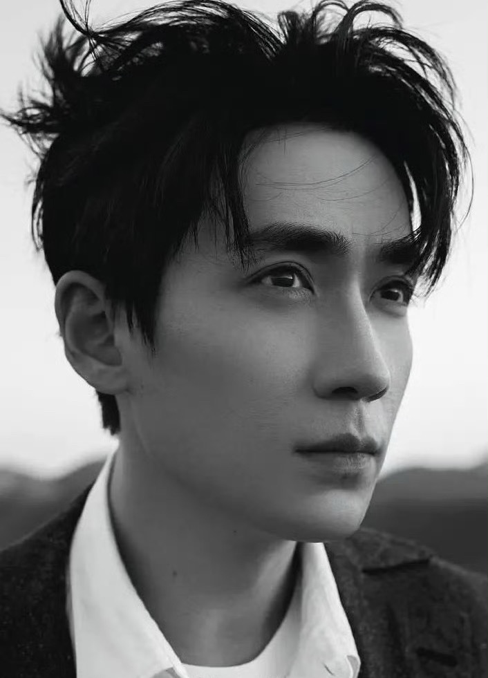 提到青年硬汉电影代表生，是不是就想到他俩：朱一龙 易烊千玺 ​​​