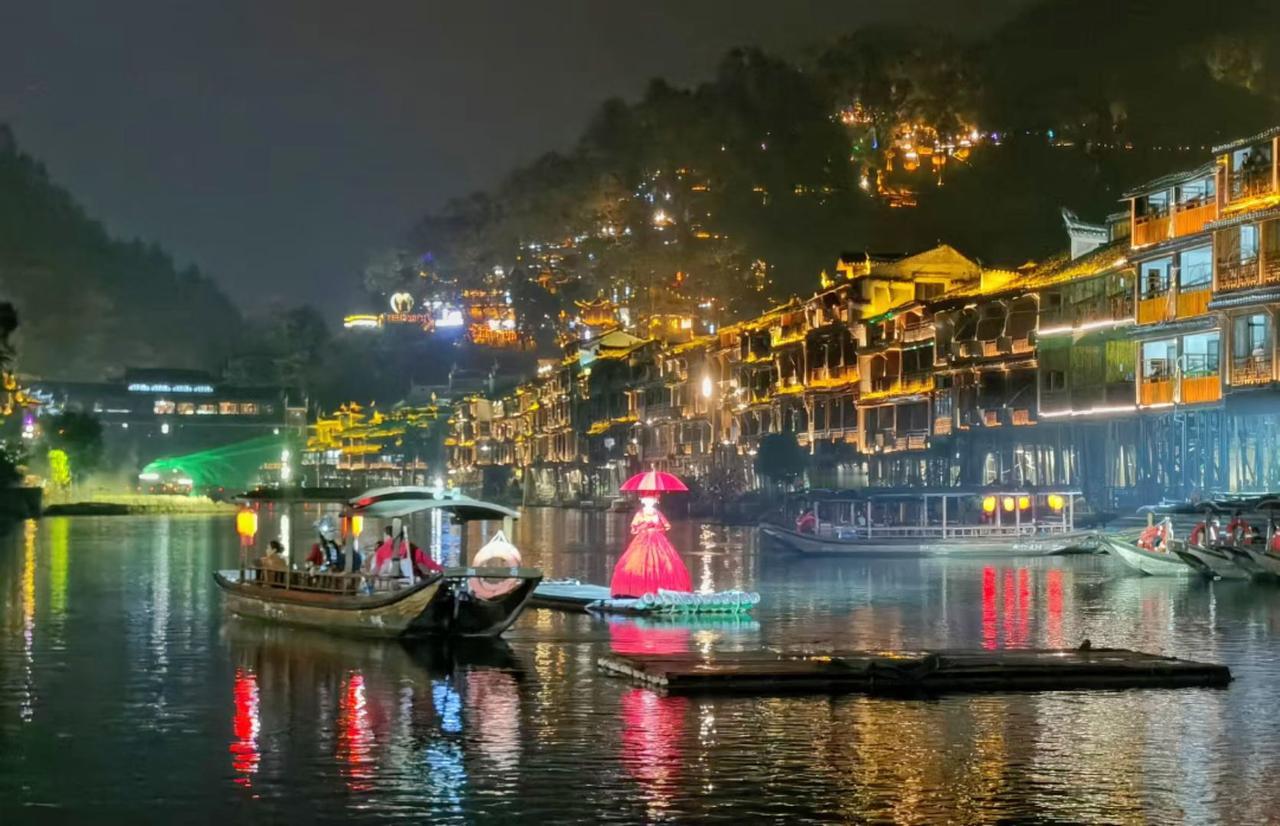 今夜，
万千思绪，
久久不能平息！