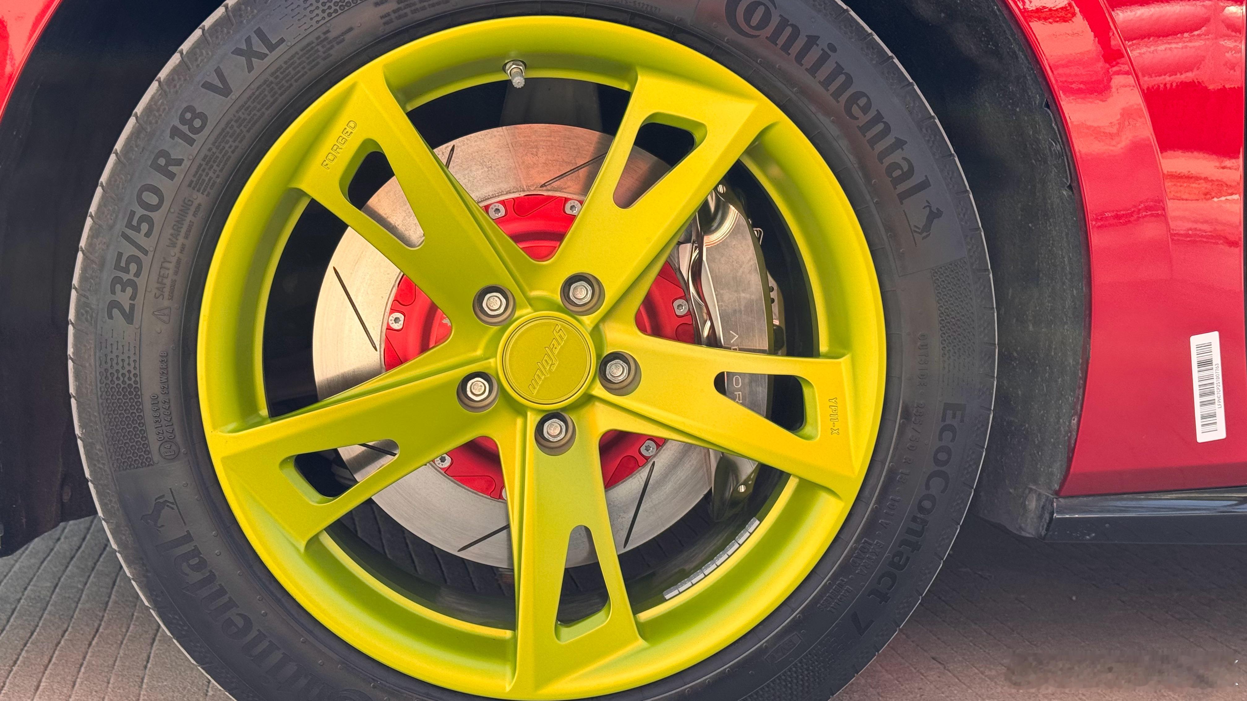 一套色彩斑斓的鞋就差一套合适的轮胎原装这套太肉了…一辆天工05