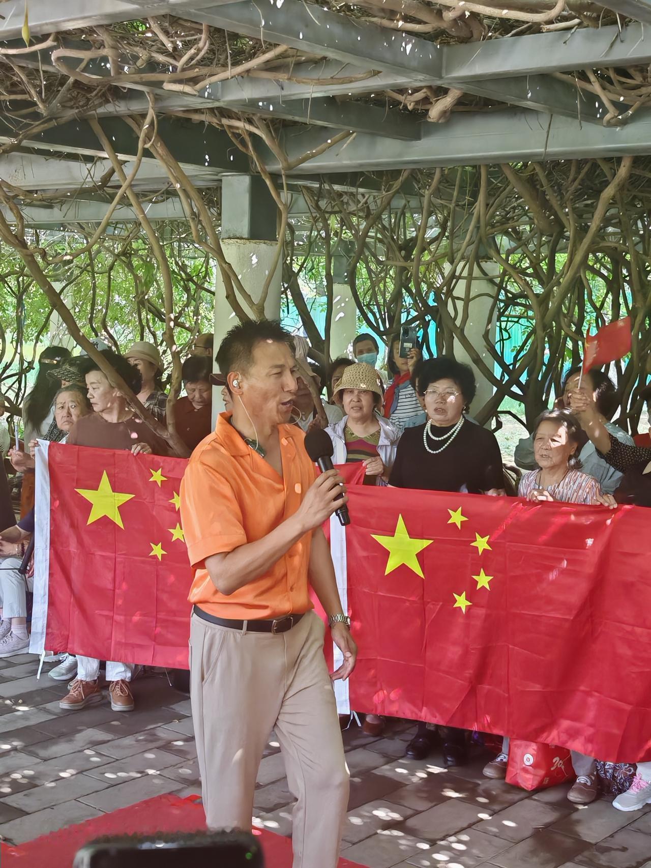 通州梨园主题公园的魏广德6.14演唱会超带感！就像北京公园里那些“文艺国家队”的