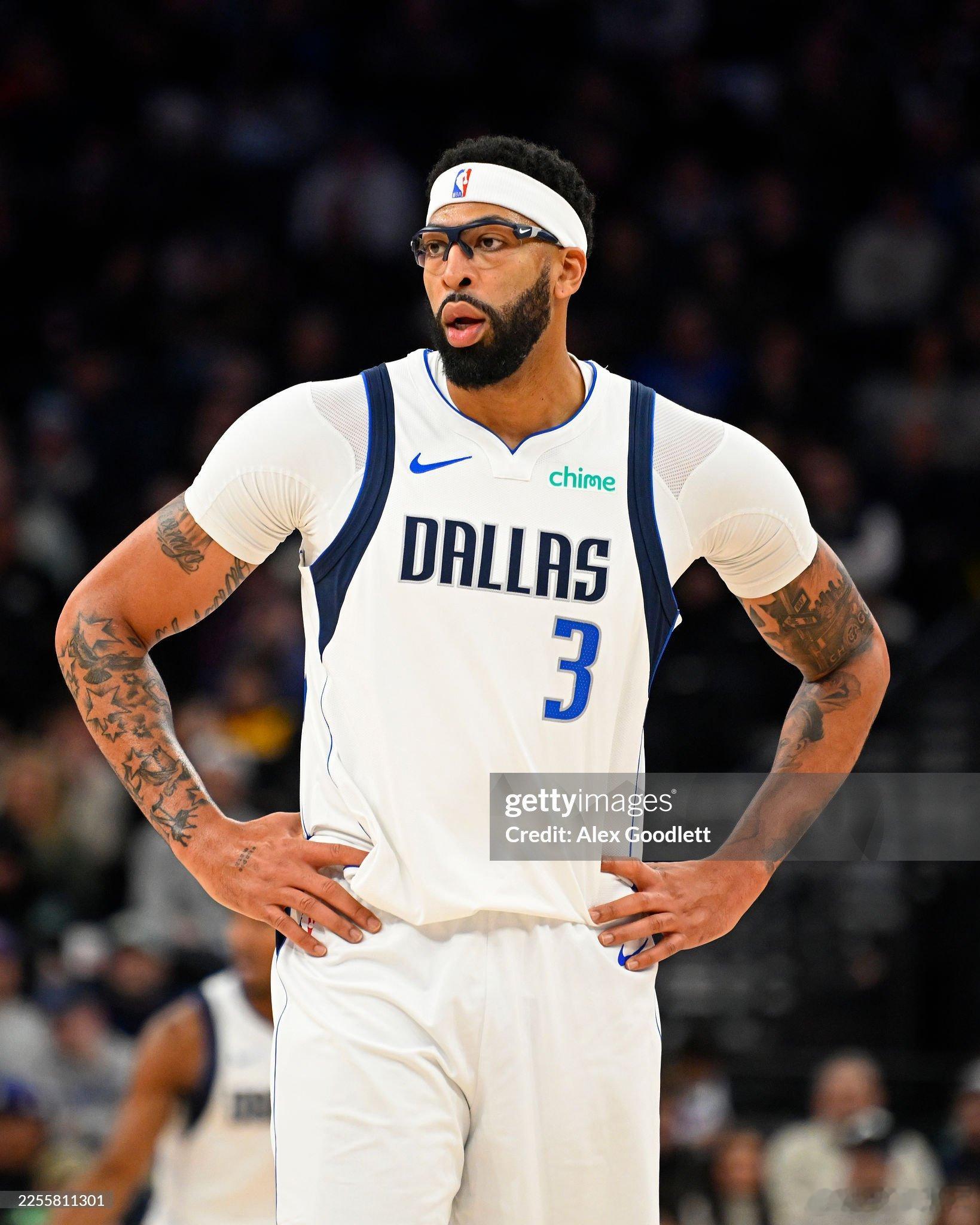 MFFL 据消息人士透露，戴维斯正在寻求一份为期三年的提前续约合同，但达拉斯不愿