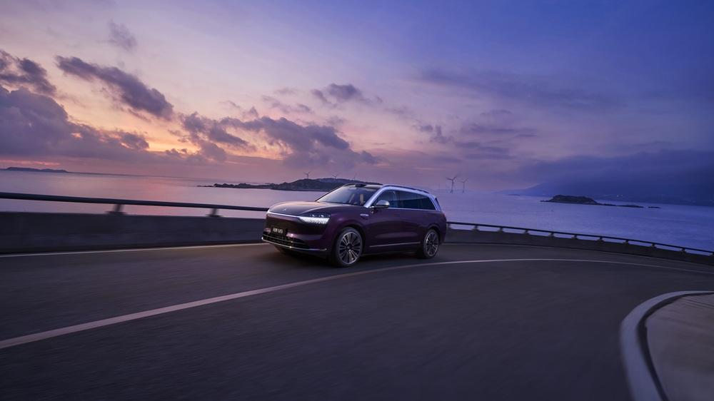 三冠王背后的逻辑，问界M9如何重塑豪华价值标准
在汽车行业，同时拿下销量冠军、保