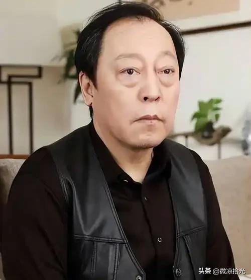 电视剧《生万物》导演刘家成说：“说到倪大红，我就特别感慨，每次他收工，都会走到监