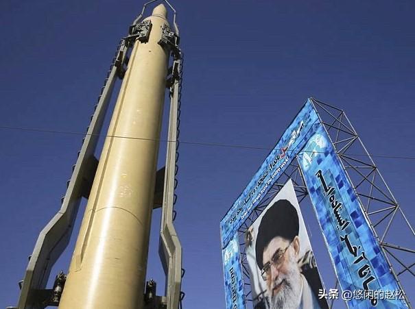 美军舰偷偷加油时被伊朗导弹逮个正着！
一艘美国油轮在给美军驱逐舰加油时，虽距离伊