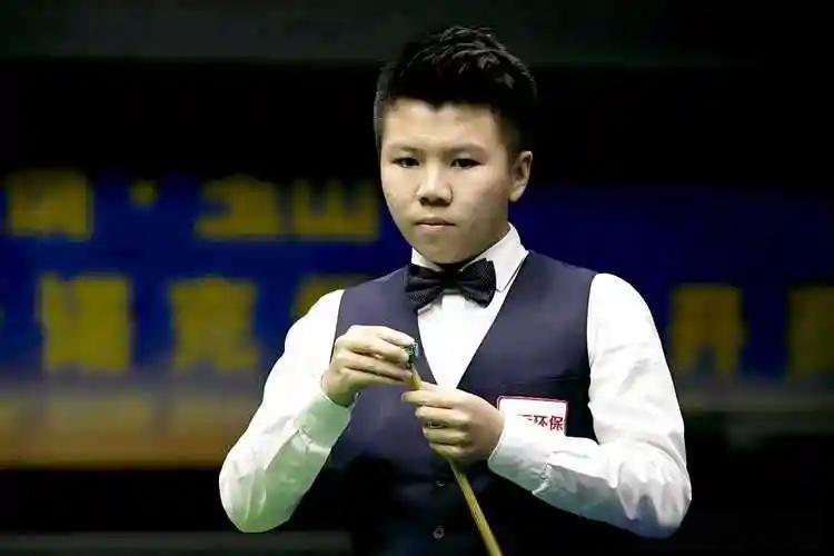 刚刚进行了一场斯诺克英国锦标赛资格赛第三轮比赛，世界排名第29的周跃龙迎战世界排