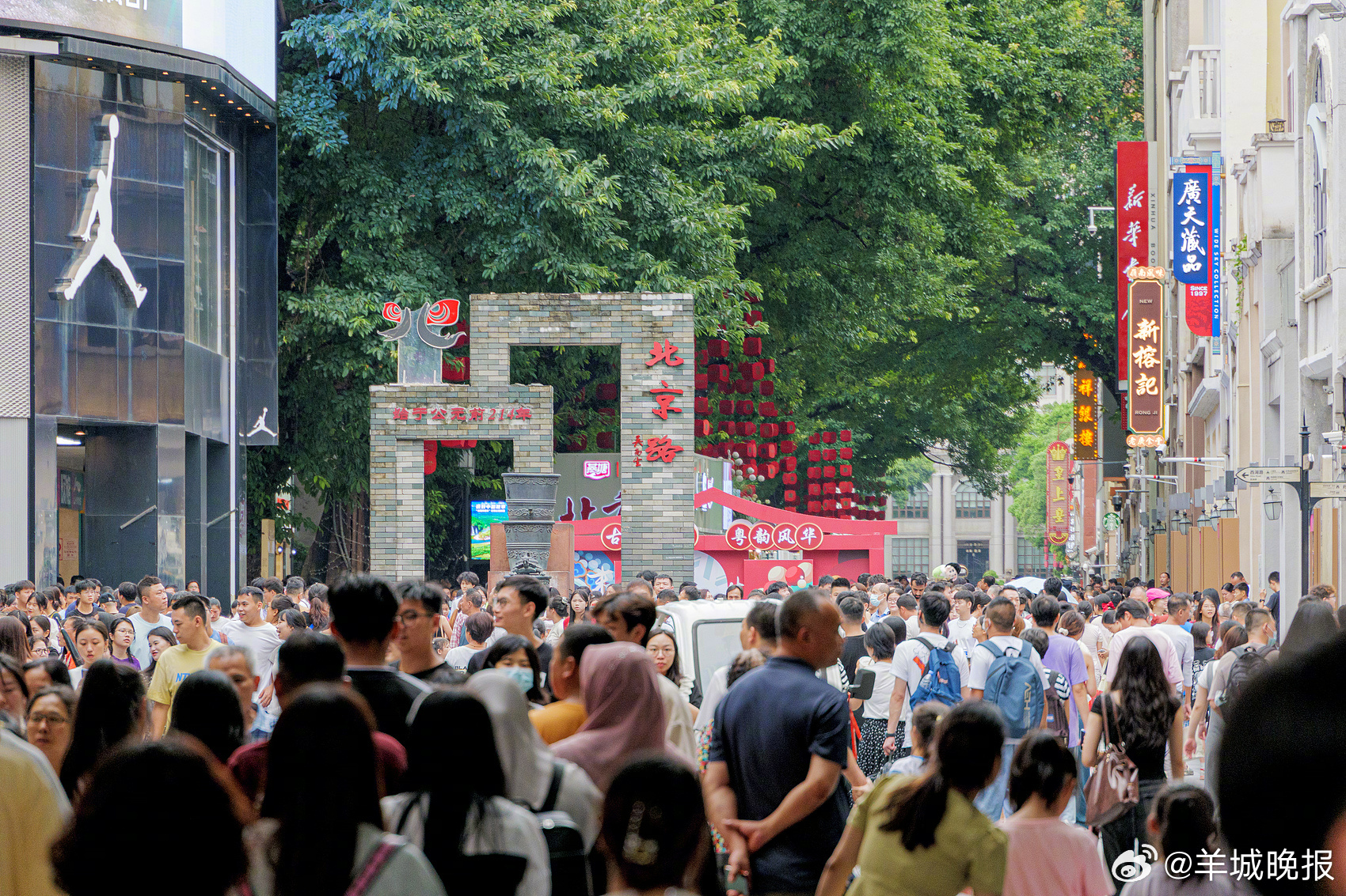 【#全国人口增量前三城广东包揽了#】近日，全国多城市陆续发布最新常住人口数据。截