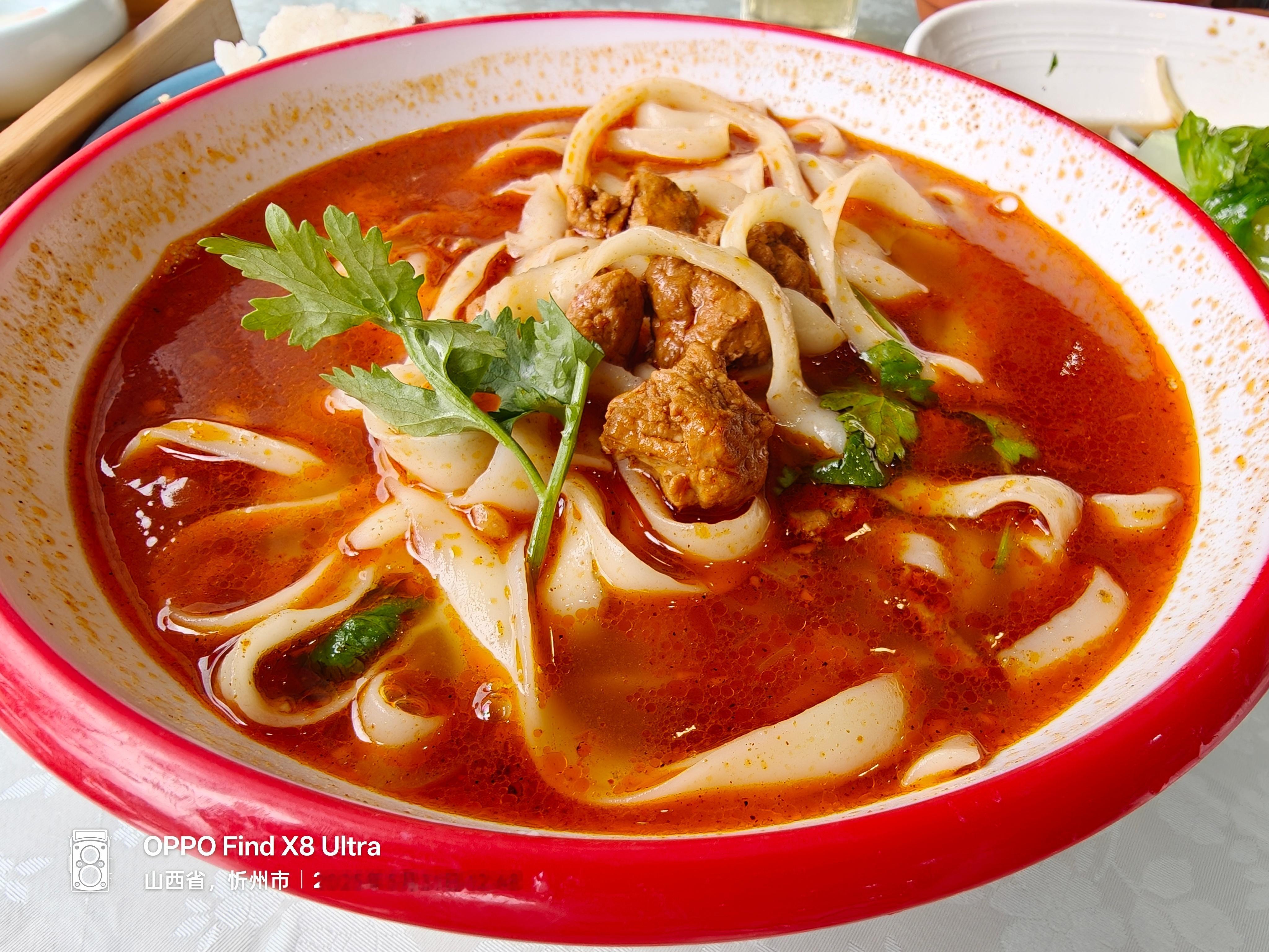 到山西怎么能不吃刀削面🍜口感确实比外地的强[馋嘴]过油肉，口味有点像木须肉，但