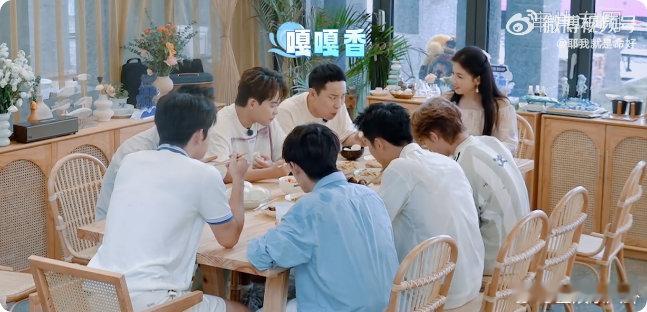 徐志胜[超话]徐志胜在刘涛旁边吃饭有压力 徐志胜这饭吃得也太紧张了！刘涛精准点出