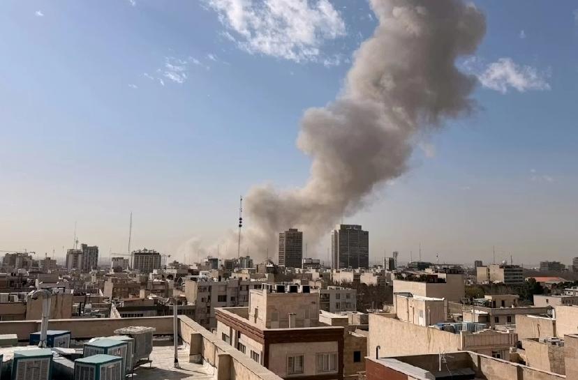 美国和以色列对伊朗发动袭击，空袭首都特朗普:阻止其获得核武器。
以色列国防部长卡