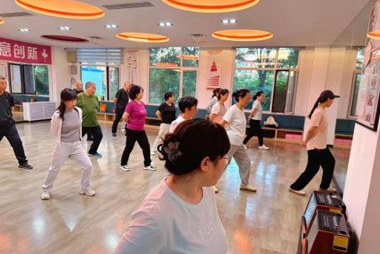 万柏林区南寒街道西华苑社区：推行五步工作法 陌邻变身一家人
万柏林区南寒街道西华