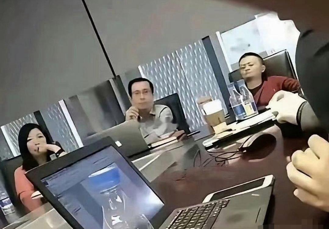 早期的马云开会时候的状态，你怎么看 