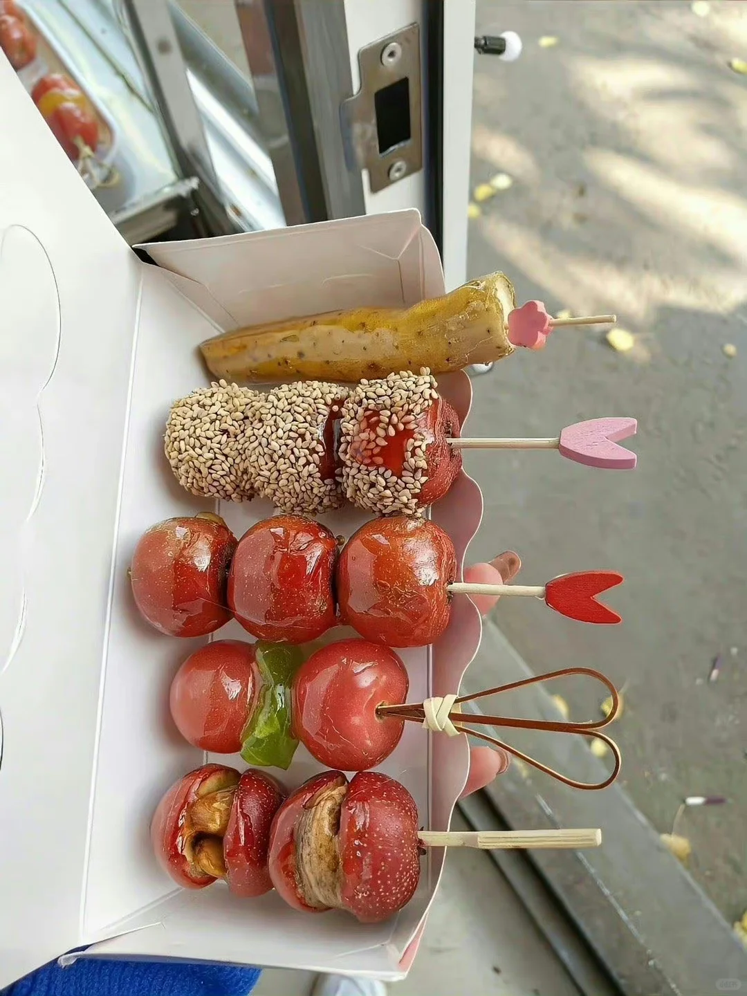 太过迁就别人，别人就会变本加厉的为难你；太过忍让别人，别人就会得寸进尺...