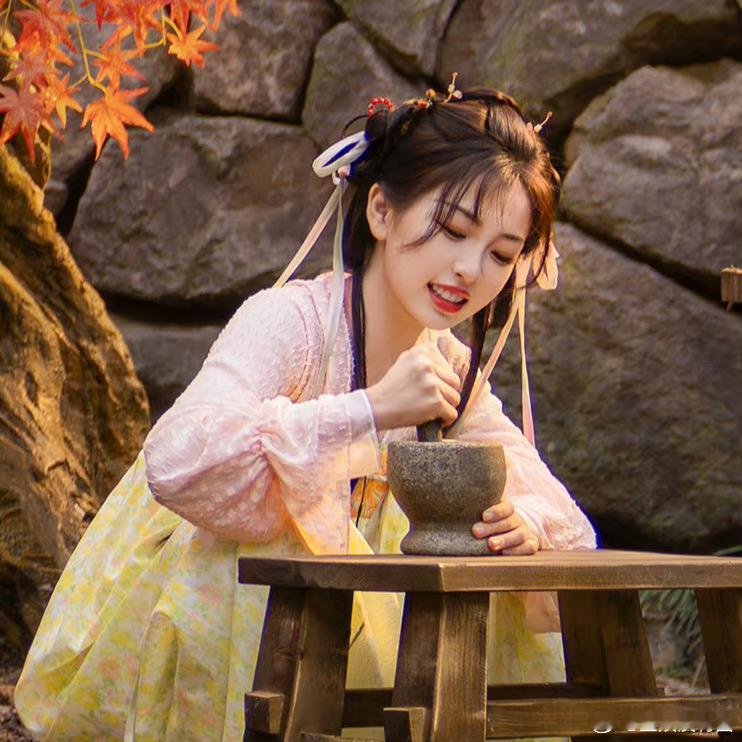 虞书欣这怎么不算是小兔子捣药的操作呢[哇][哇][哇] ​​​