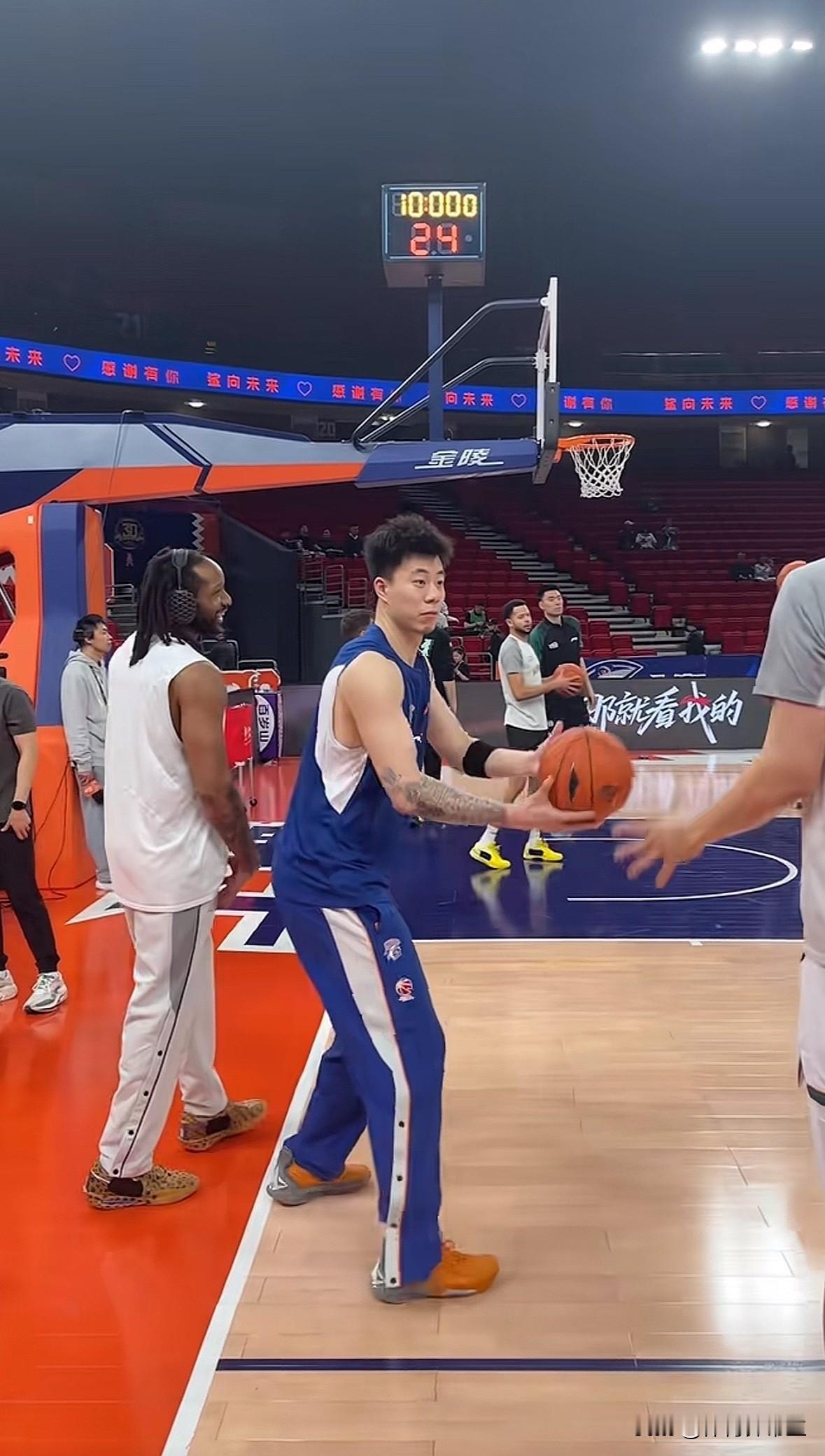 一群没脑子的玩意儿
有的“人”是嫌你们不够乱，疯狂带节奏，因为它知道有人会上当。