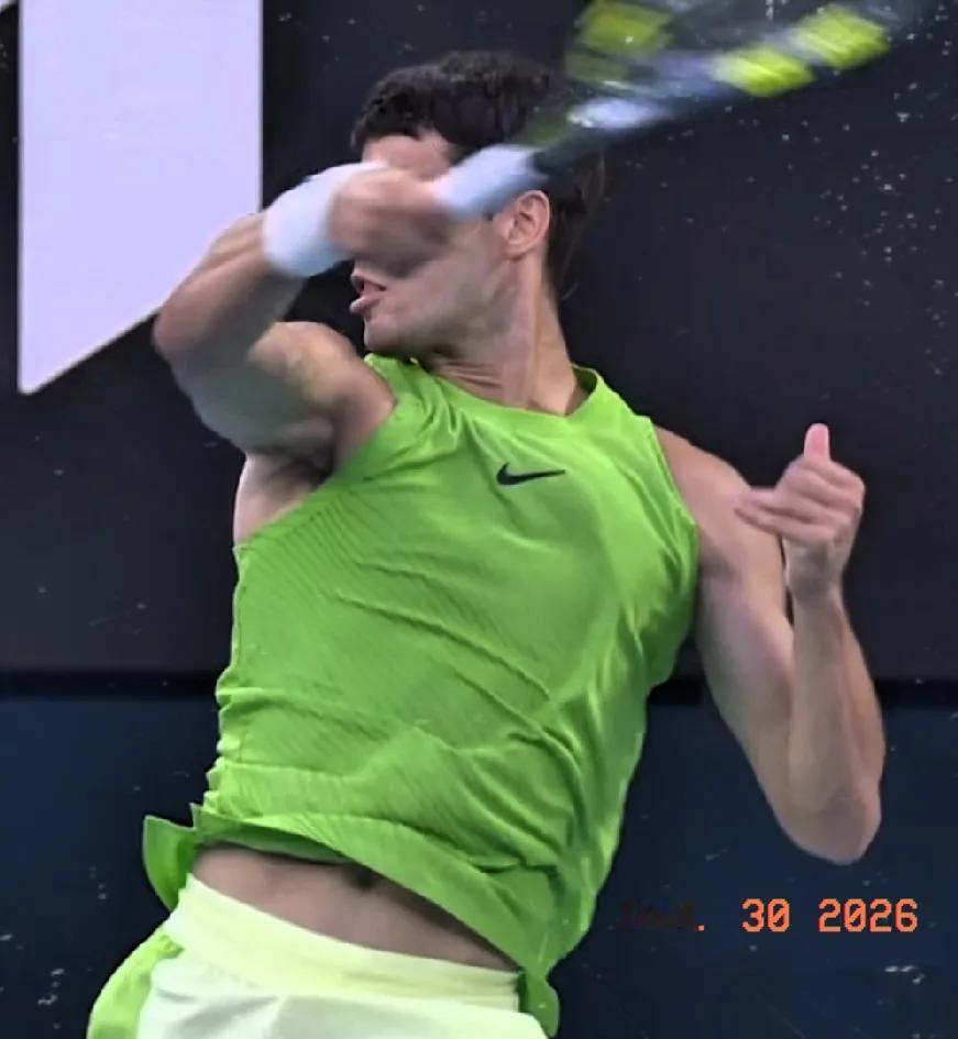 决胜盘，阿尔卡拉斯终于回破了！
太炫了！兹韦列夫的发球胜盘局，阿卡逼出2个连续破