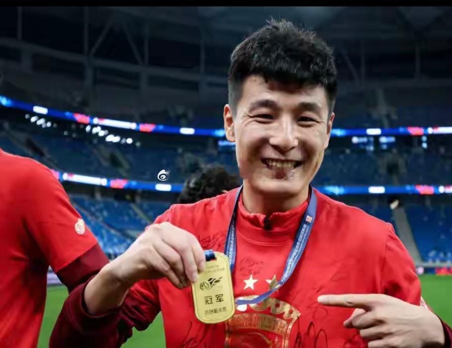 武磊入选国足大名单！百场纪念该不该给？球迷吵翻了国足6月9日主场踢泰国，武磊确认