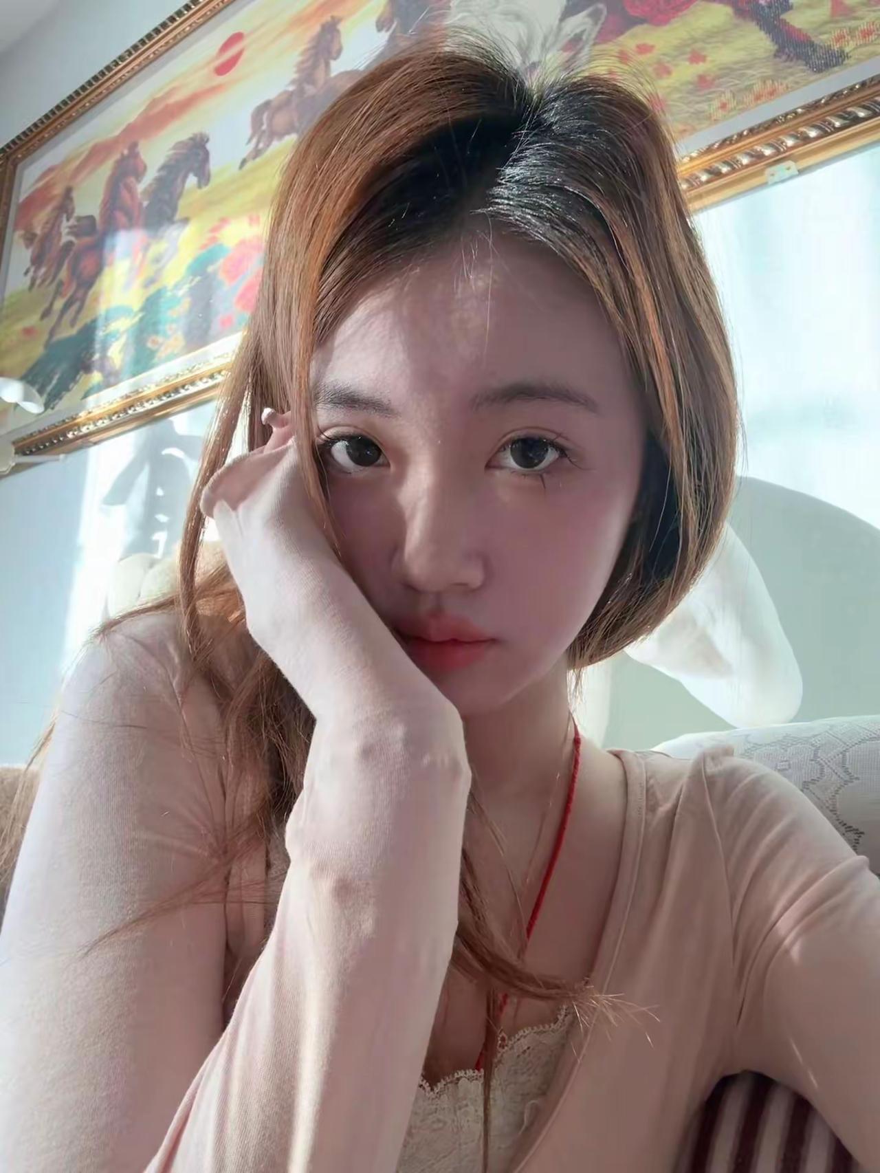 少女心满满的一天，从温暖的阳光开始。🌞💕