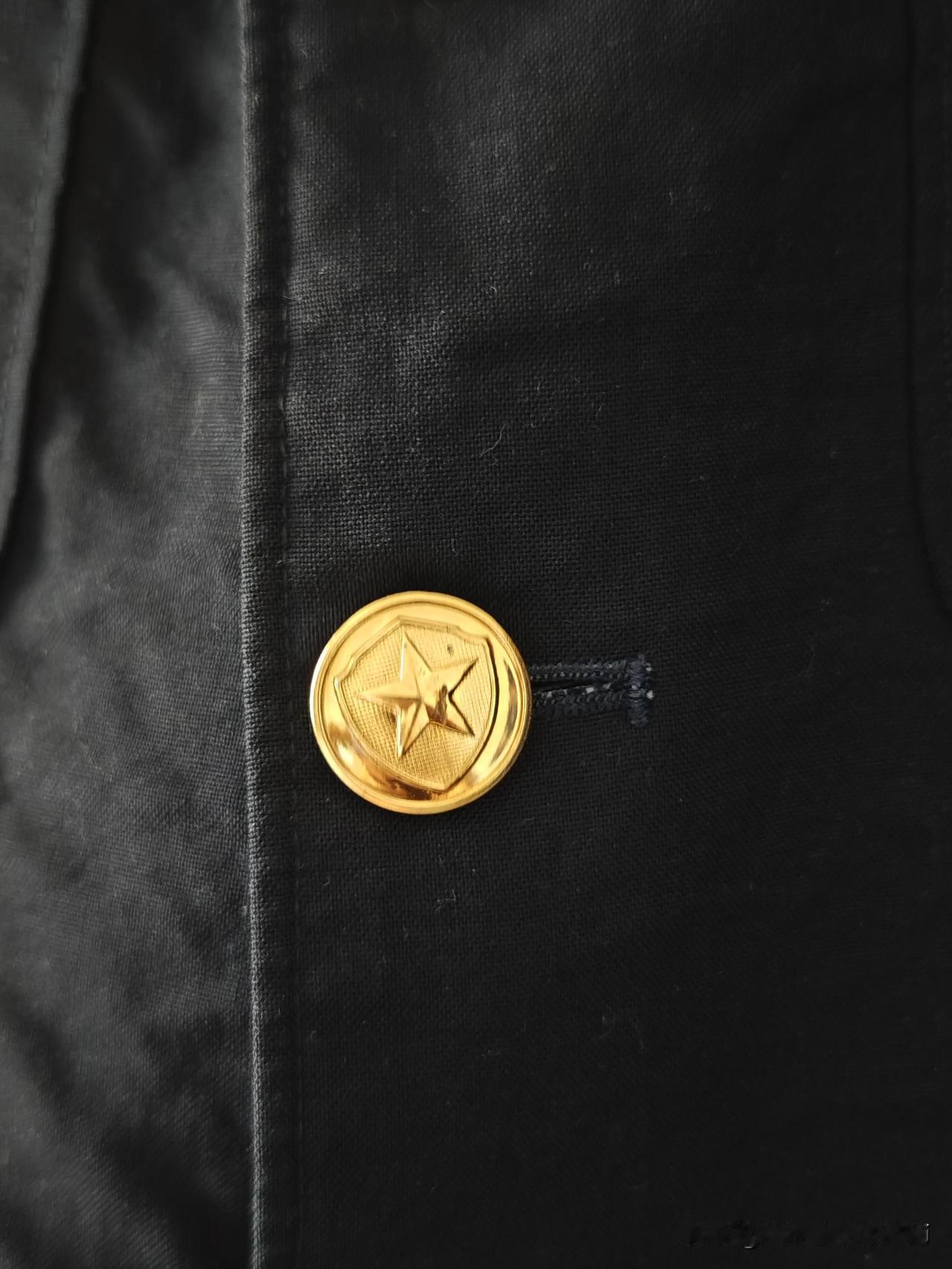 本地人写本地事邻居知道我喜欢研究老制服，特意送我他80-90年代在铁路负责保卫工