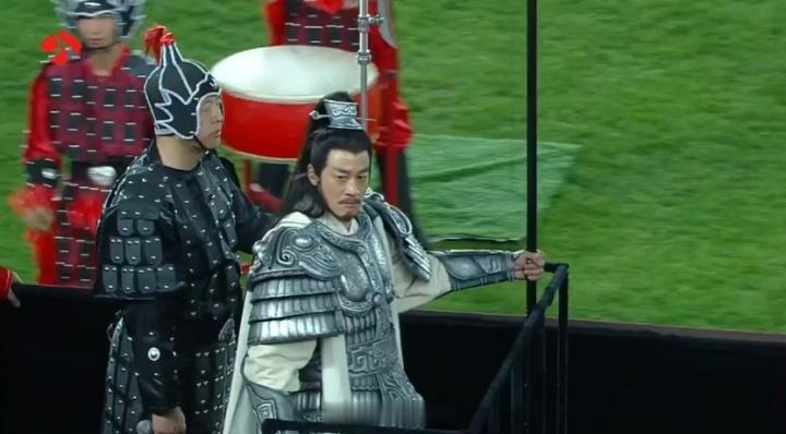 霸王巡场、烤鸭悬赏，现在看球赛的门槛都这么“卷”了？今天刷到苏超 宿迁主场这波操