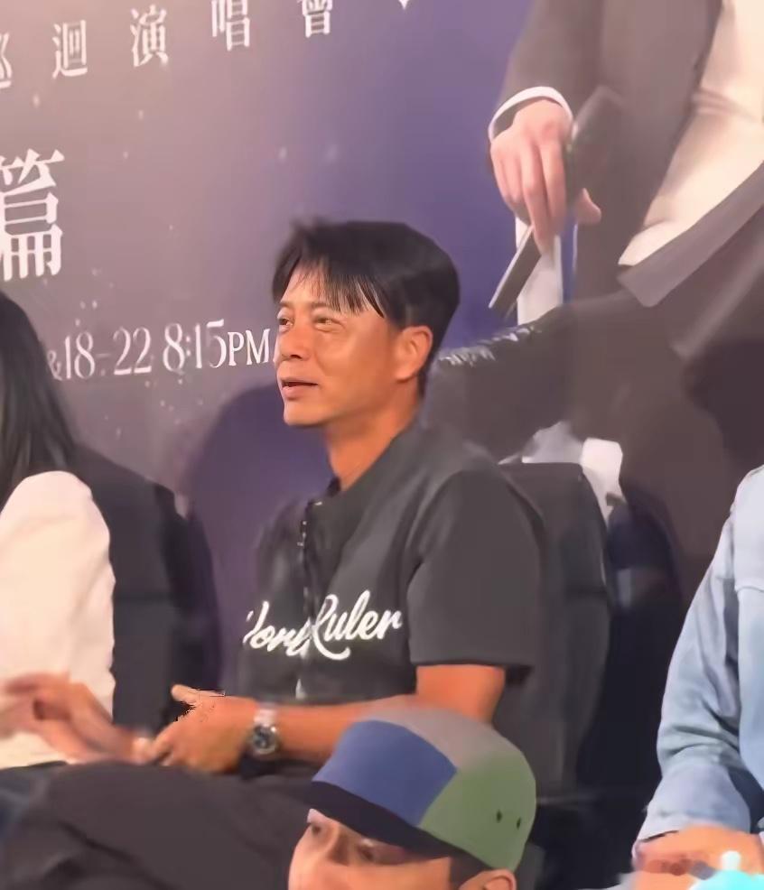 我朋友是健身教练他跟我说了个大实话像李克勤这样，快60岁了，身材还能维持得这么好