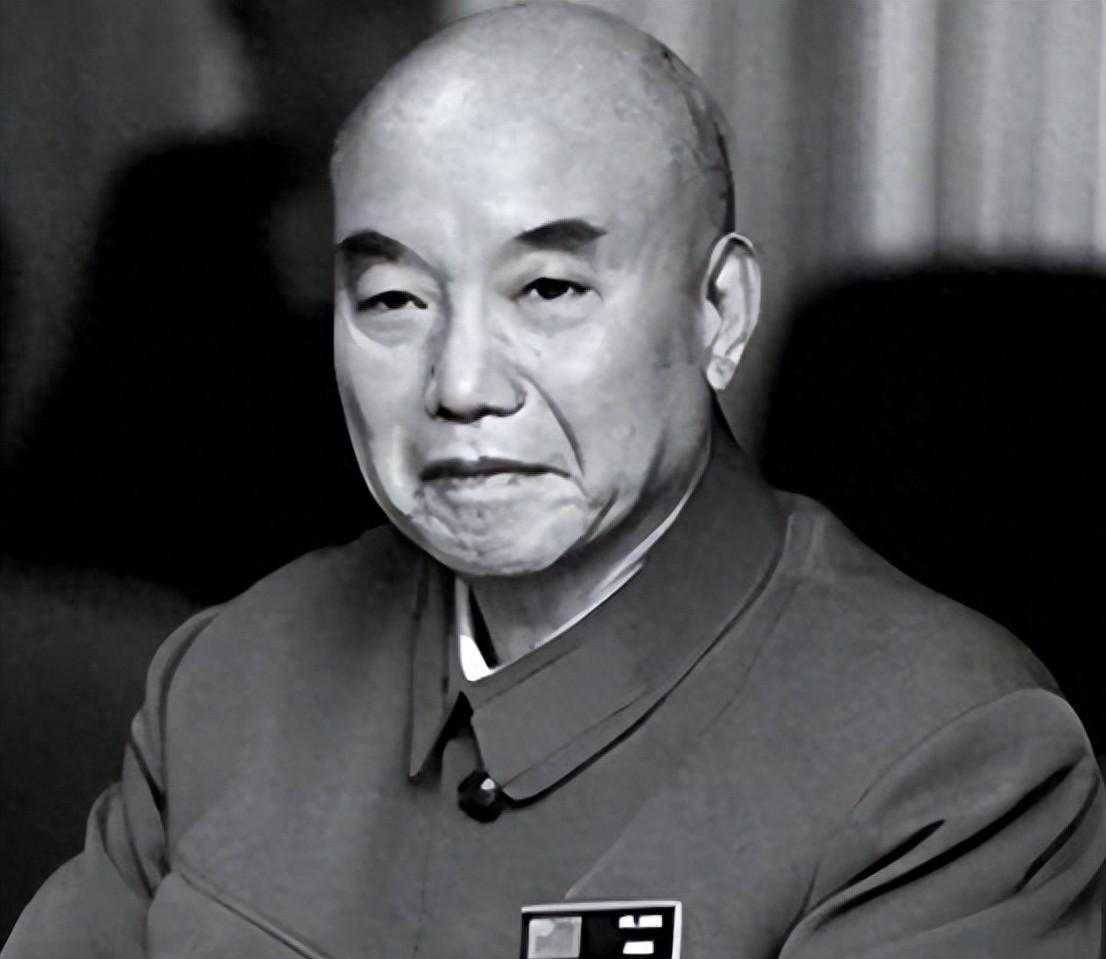 他作为开国上将中的第一人，却一度被冷落，七十三岁才晋升副国级，高寿一百零二岁
1