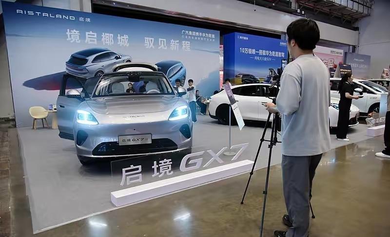 杨澜来了
古天乐来了
启境汽车CEO刘嘉铭在场
宁德时代曾毓群视频祝辞
引望公司