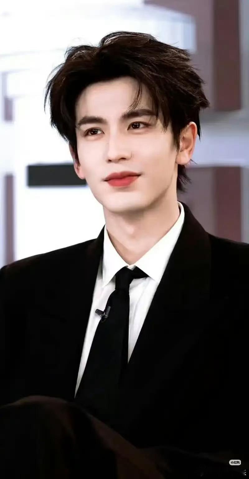 张凌赫杀死世另我张凌赫新饼《杀死世另我》，好像不错哎，接一个！张凌赫或演杀死世另