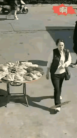 有些人的坏是㓎入到骨子里的，不会随着年龄的增长而改善。你看，人家好好的东西，他一