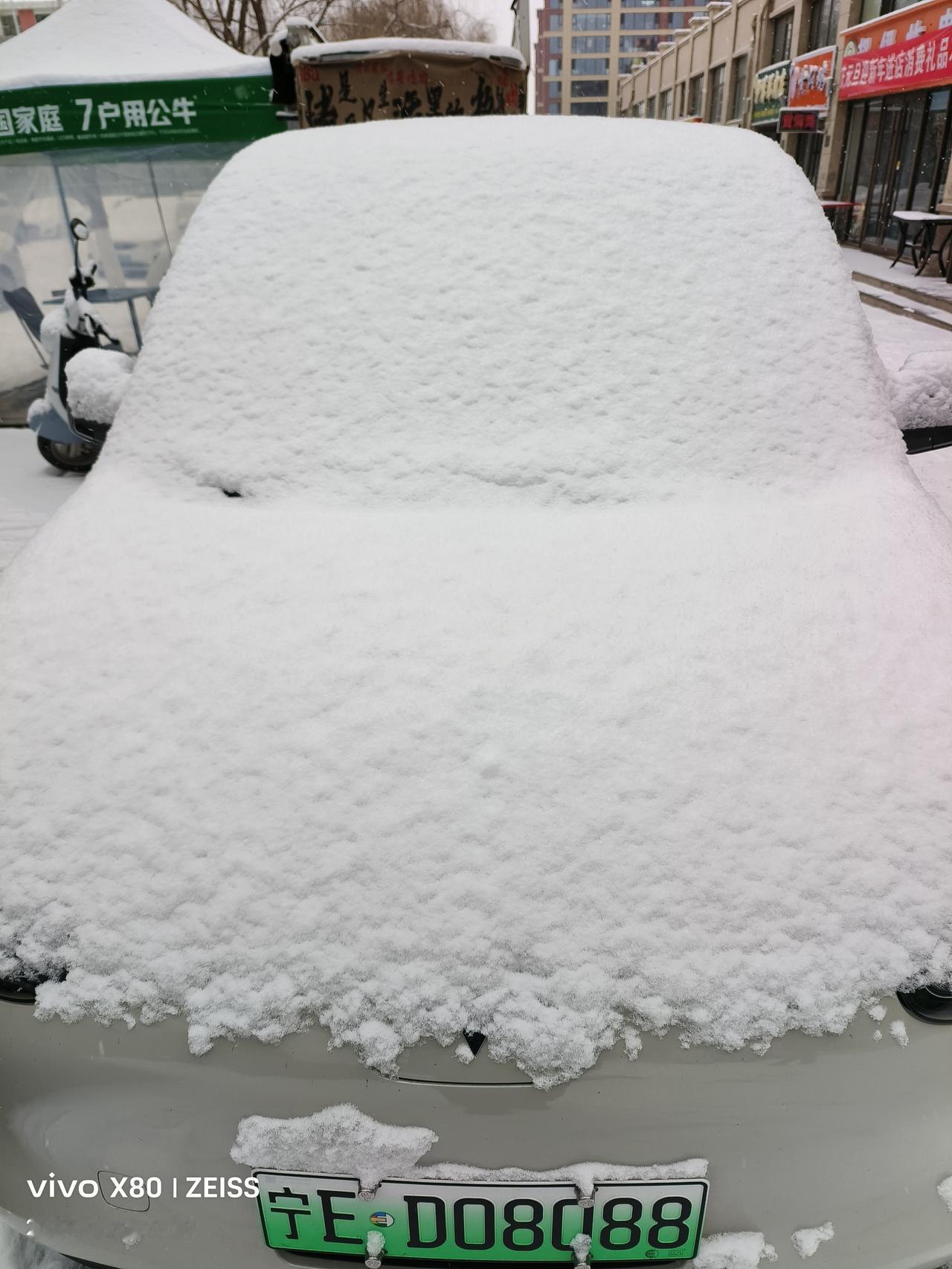 瑞雪迎新年
今冬第四场雪，也是2015年最后一场雪。瑞雪迎新年，祝新的一年万事如