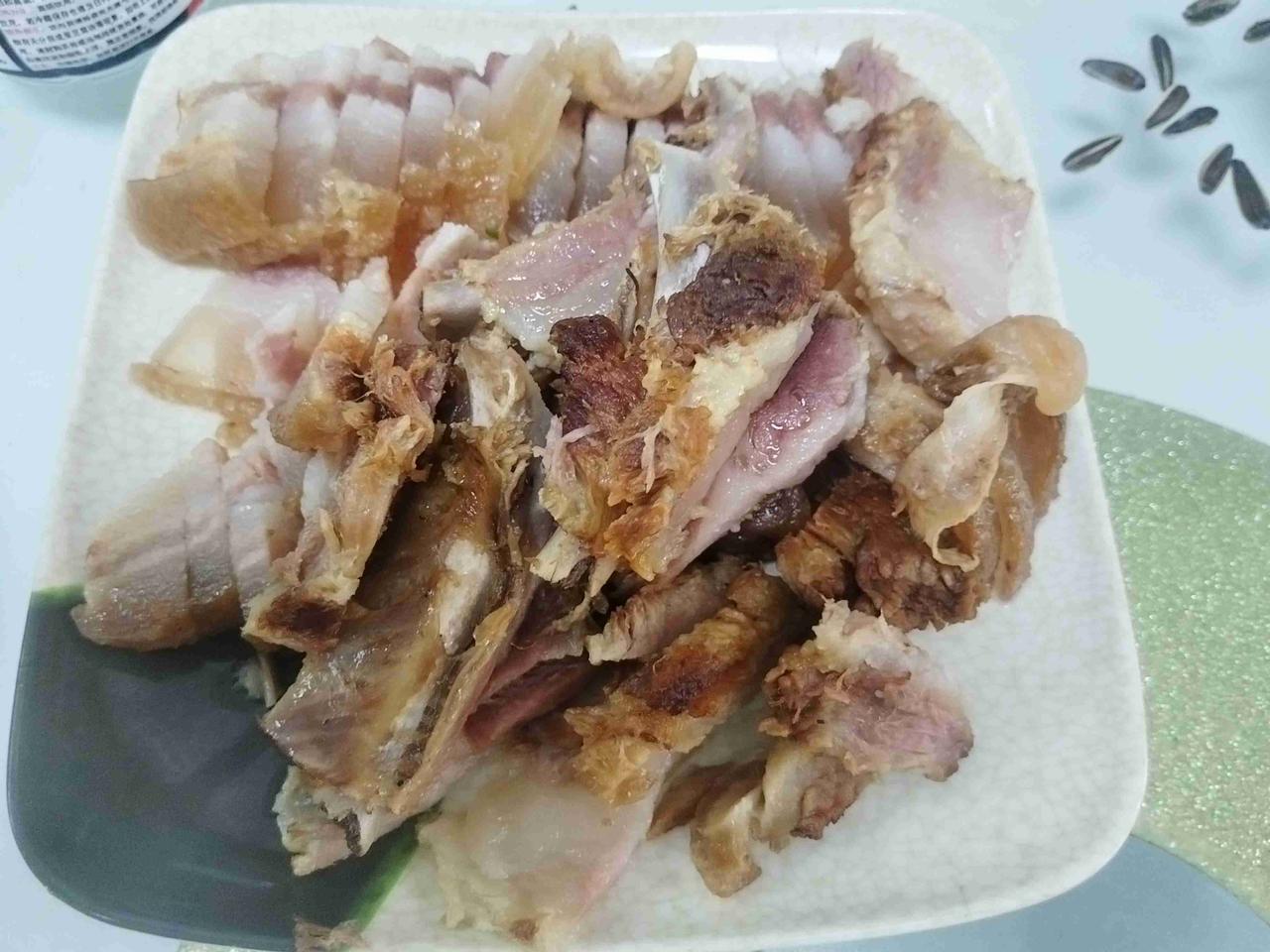 我的今日状态：😁轻松愉快
我这里的天气：☀️晴天
又到饭点了，好吃饭吧！快快出