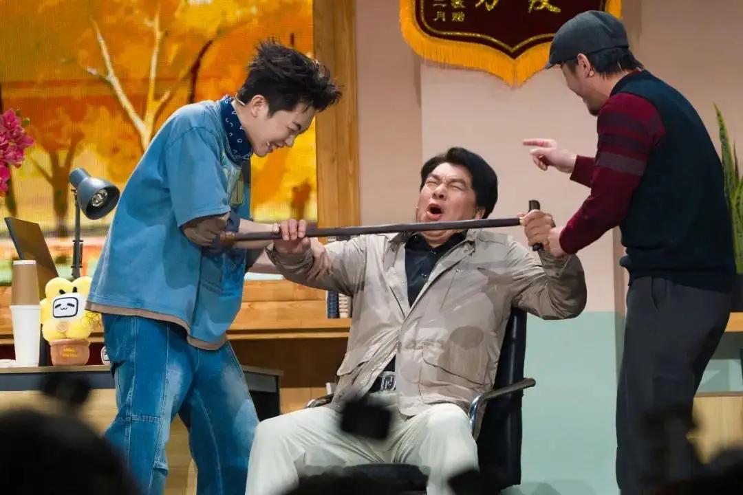 B站春晚 夯 B站春晚全程高能，笑点密集、贴近热点，轻松幽默跟的上热点。老戏骨也