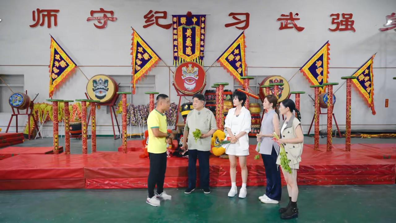 姚安娜的空耳还有救吗姚安娜空耳名场面也太好笑了笑不活了😂姚安娜听非遗师傅讲瑞狮