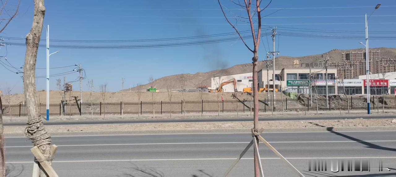 换个角度看酉众合！BRT8西延场站施工进展更清晰了📸
 
     家人们，换