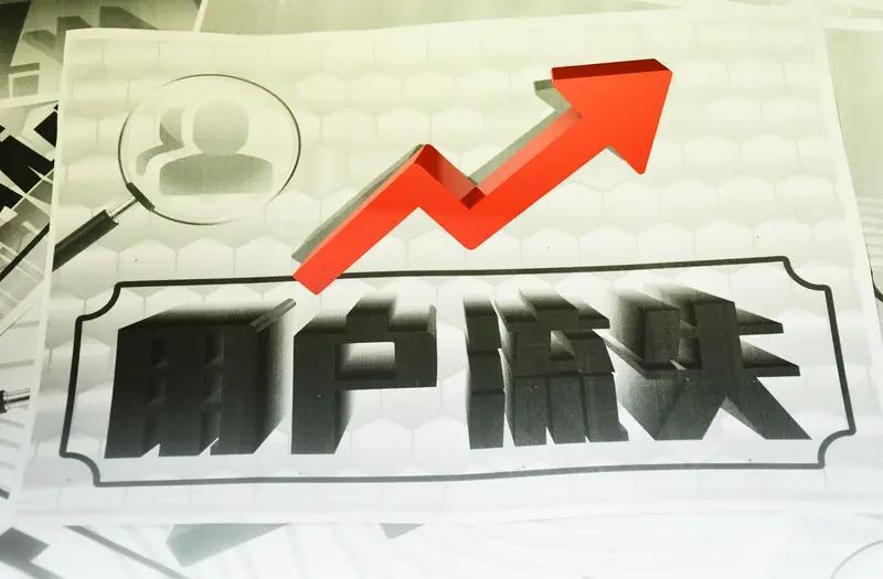 昨天账户里还浮盈两千多，心里那还挺高兴的，想着今天再冲一波就走人。结果？市场直接