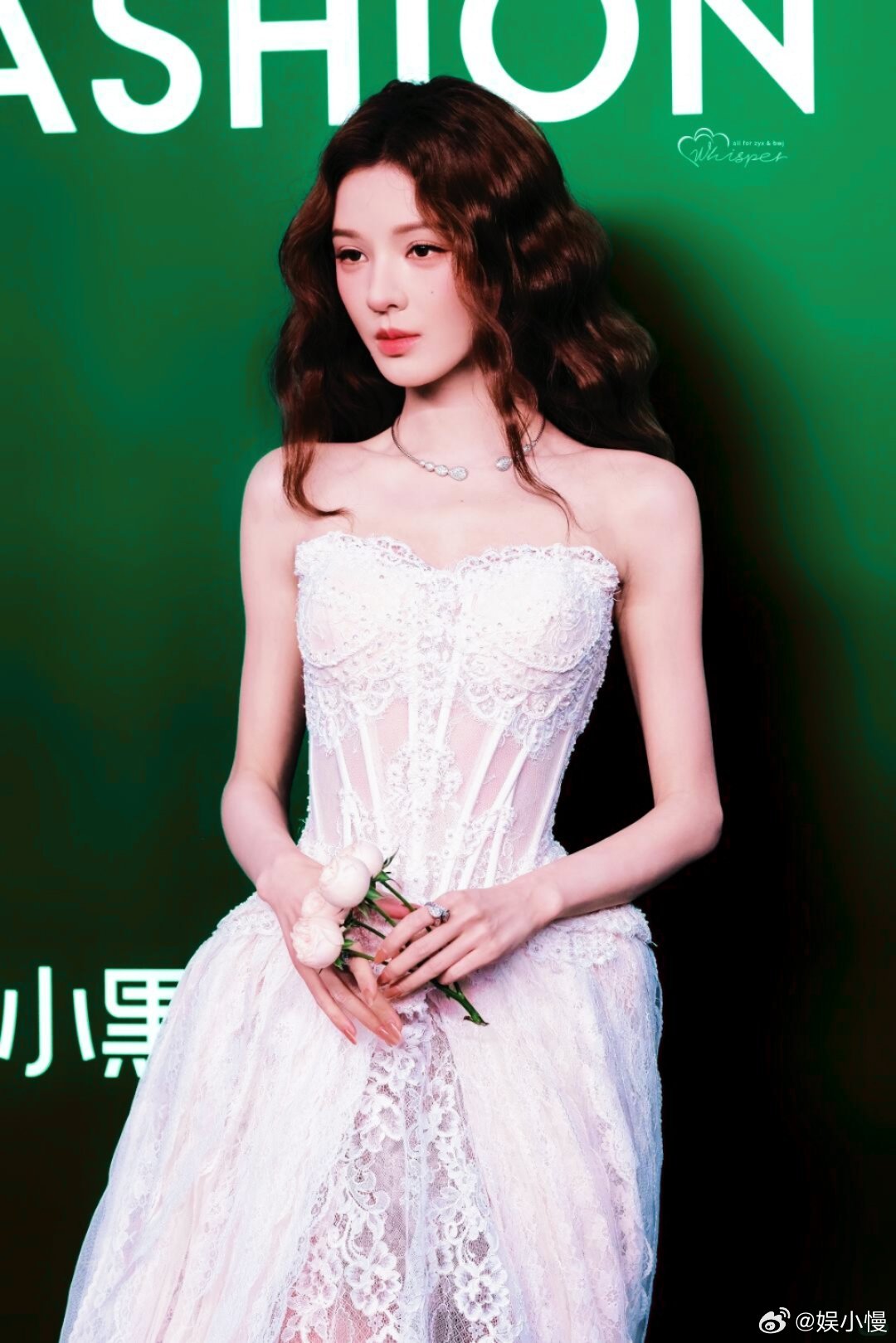 张予曦怼脸神级镜头张予曦的怼脸镜头才是“神级”范本吧！VOGUE内场高清镜头下，