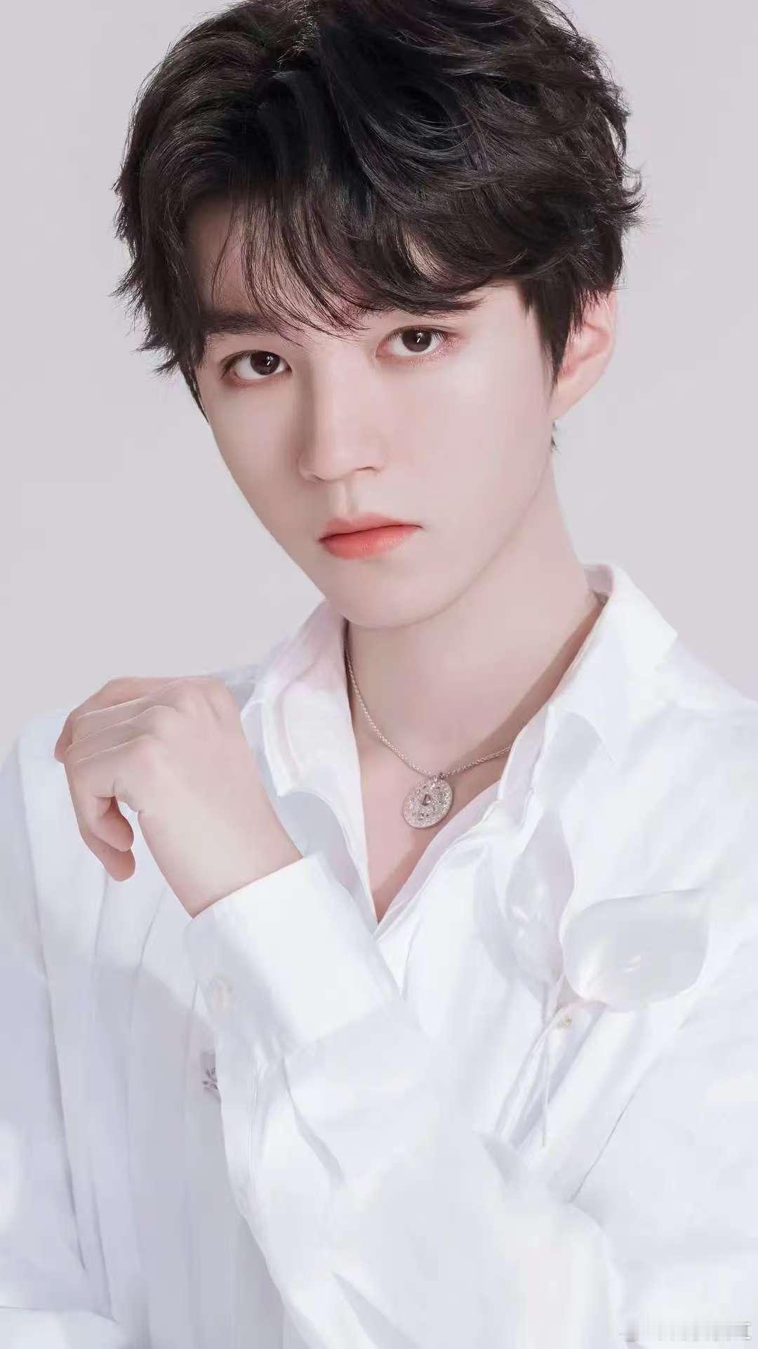 王俊凯[超话] 周杰伦[超话] 王俊凯在周杰伦的琴声中出现周杰伦王俊凯联手给歌迷
