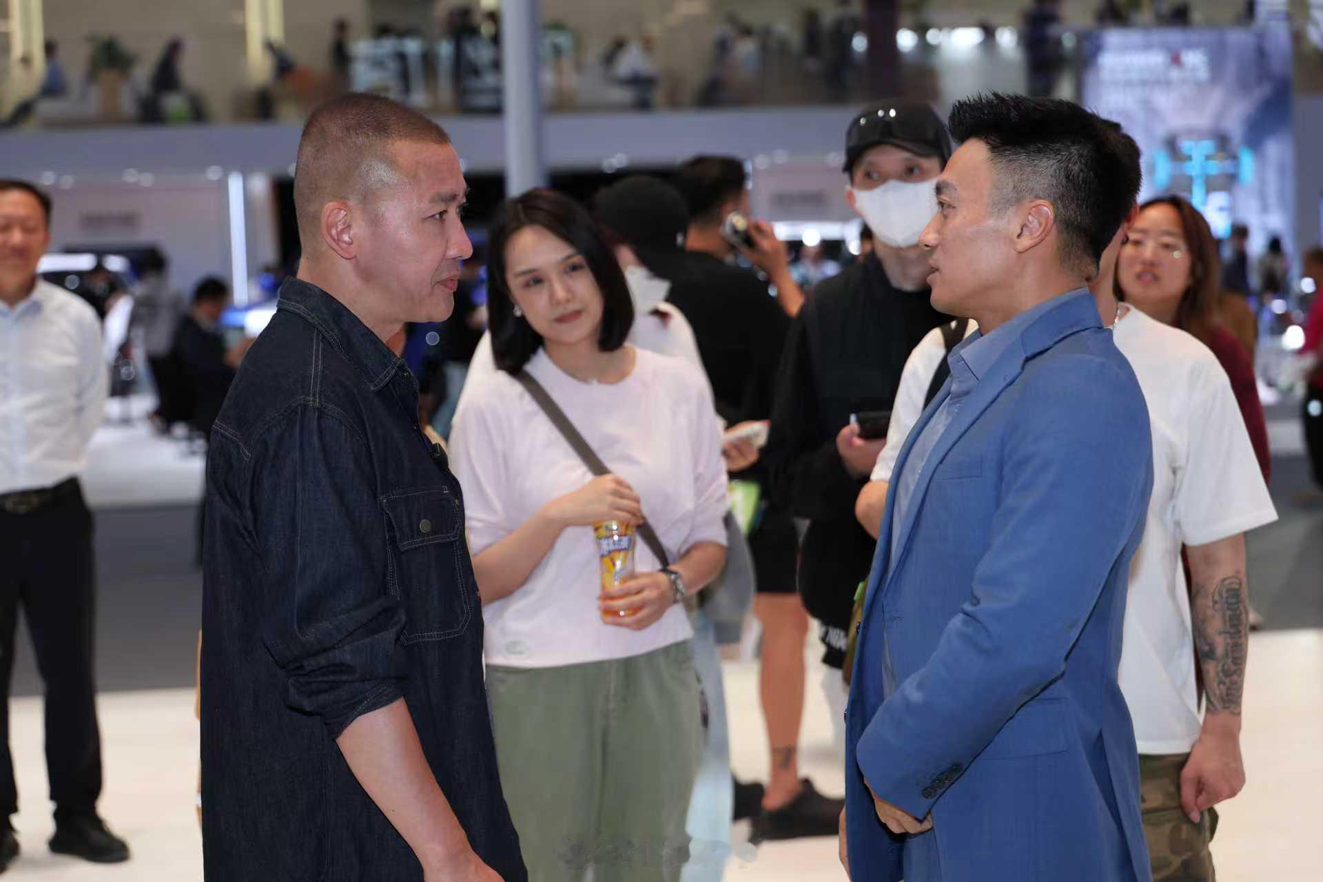 实力派演员聂远莅临阿维塔展台，与阿维塔董事长王辉亲切座谈聚焦全新上市阿维塔 06