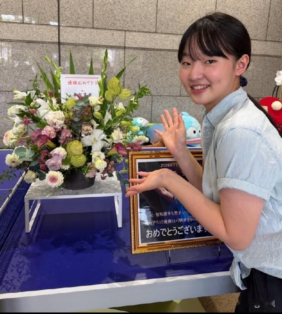 张本美和不装了！！

直接晒出自己横滨夺冠自己收到的奖励，有鲜花还有她夺冠时刻的