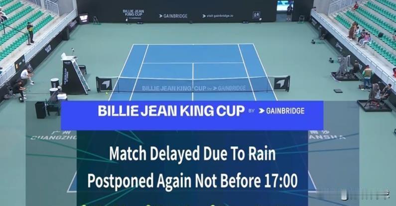 中国和比利时的比利简金比赛，
因为广州下雨一直在等待。
目前雨停了，17点后比赛