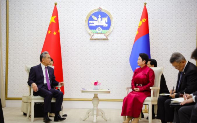 现场，蒙古国答应中国了。毫无疑问，这次受邀出访蒙古国大获成功，因为蒙古国总统呼日