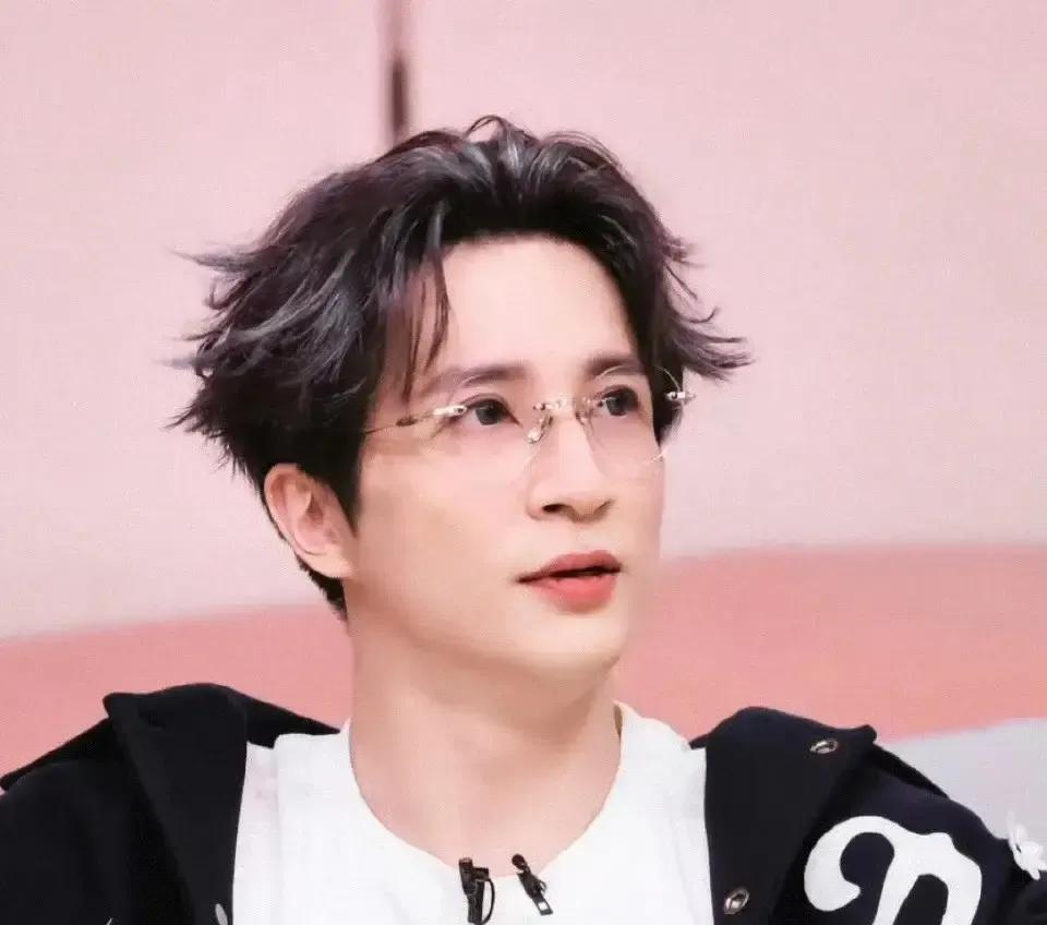 真的没想到
薛之谦演唱会进行一半
他竟然会这样做，所以这也就是他的与众不同！
