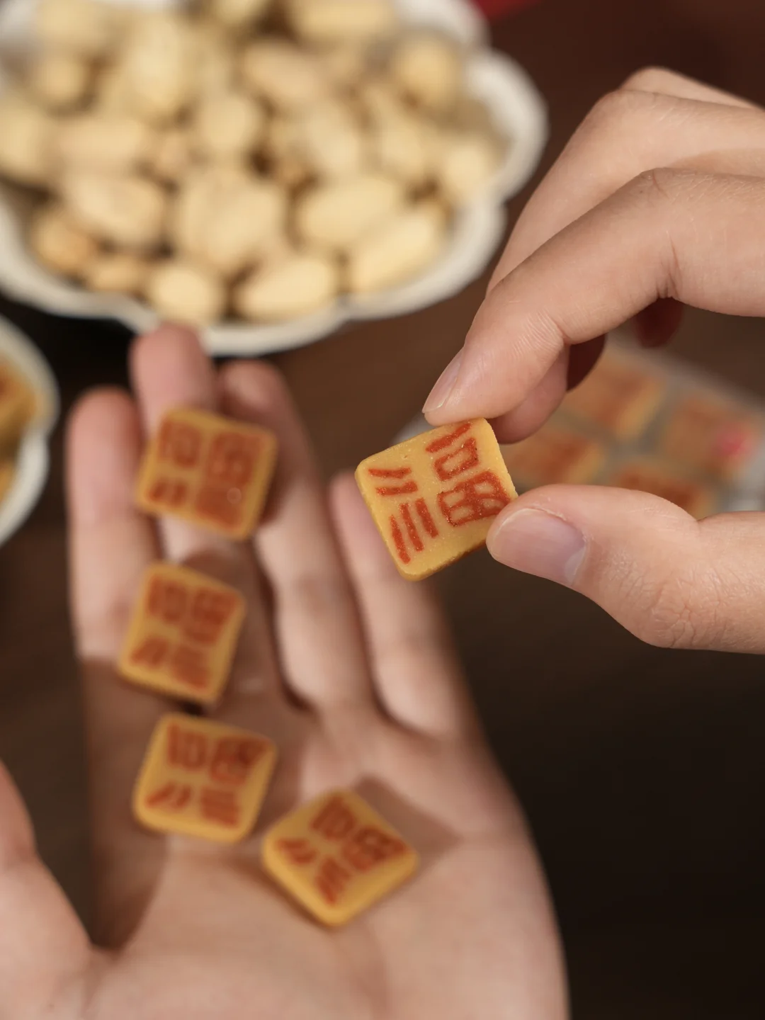 把福放在糖里，这也太适合过年了！