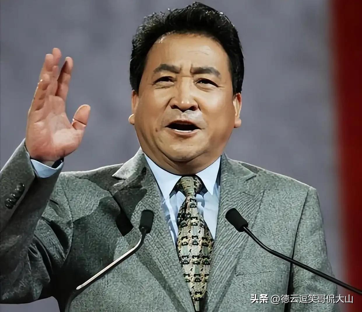 姜昆多年前呼吁相声要有正能量，拒绝三俗段子，好多人认为他是有意针对郭德纲的德云社